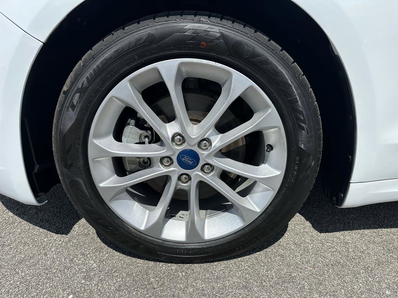 Used 2020 Ford Fusion SE FWD image 14