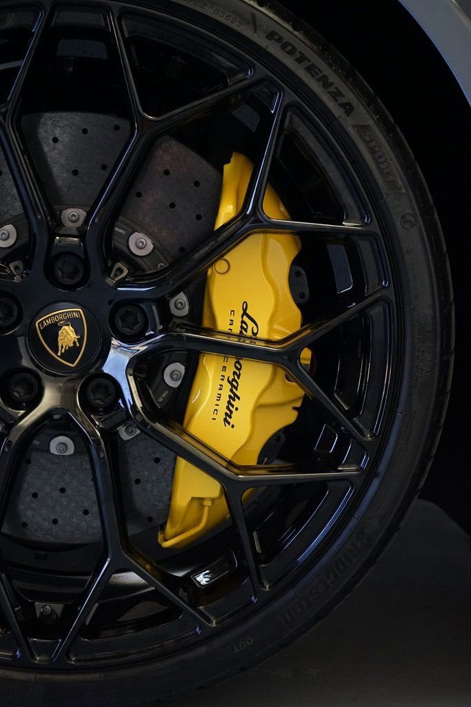 Used 2024 Lamborghini Huracan Tecnica image 31