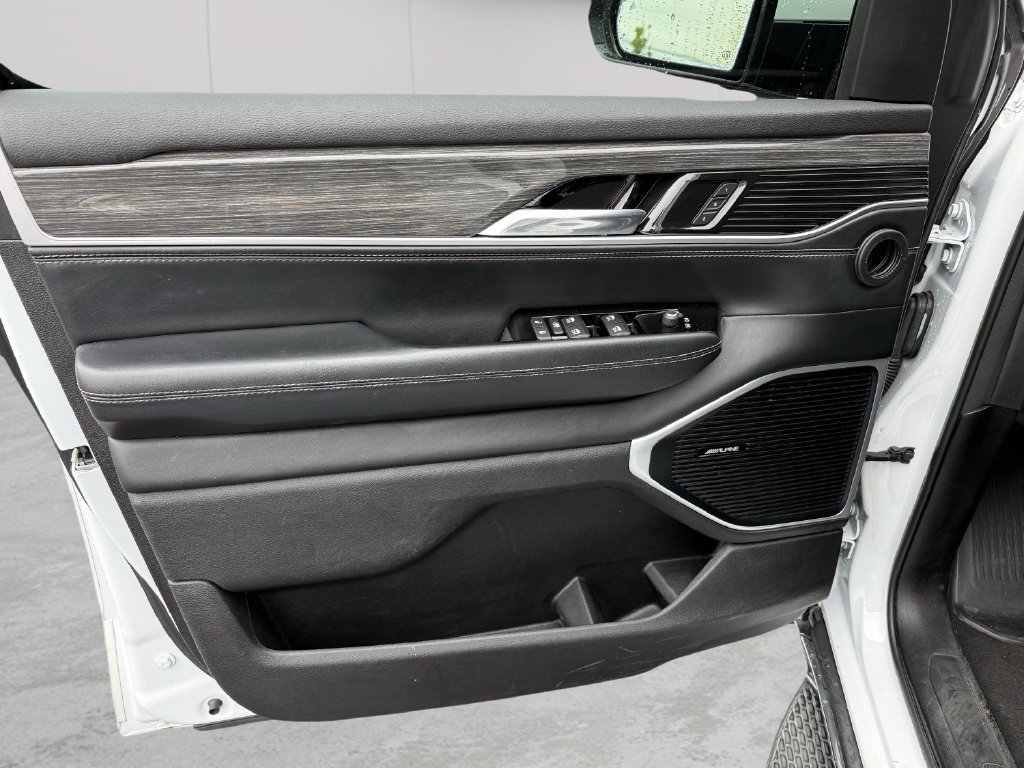 Used 2022 Jeep Wagoneer Series III AWD/4WD image 9