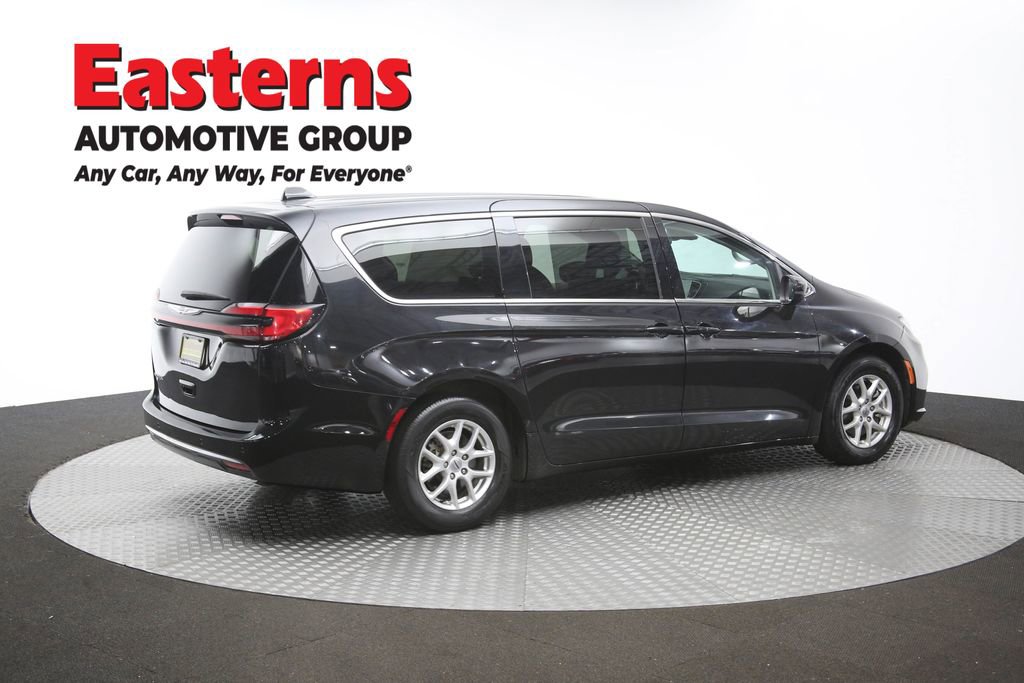 Used 2023 Chrysler Pacifica Touring-L FWD image 44