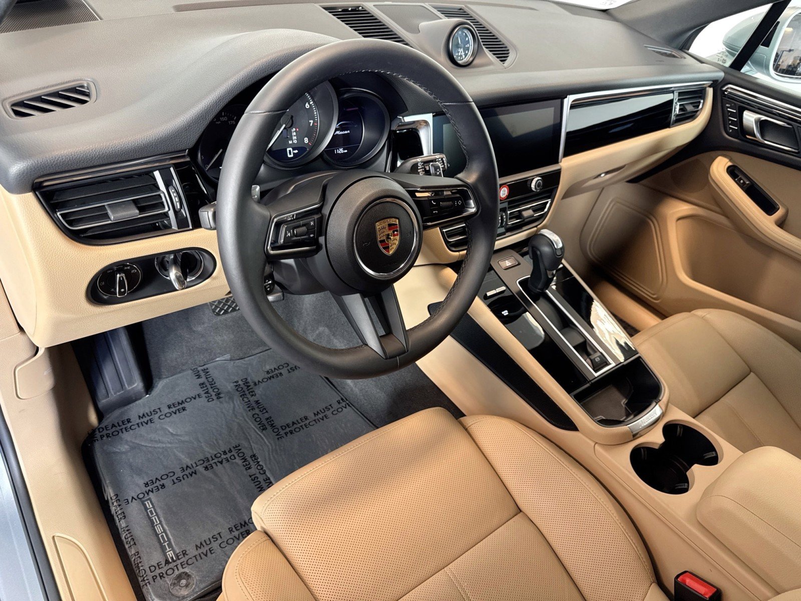 Used 2025 Porsche Macan Turbo AWD/4WD image 4