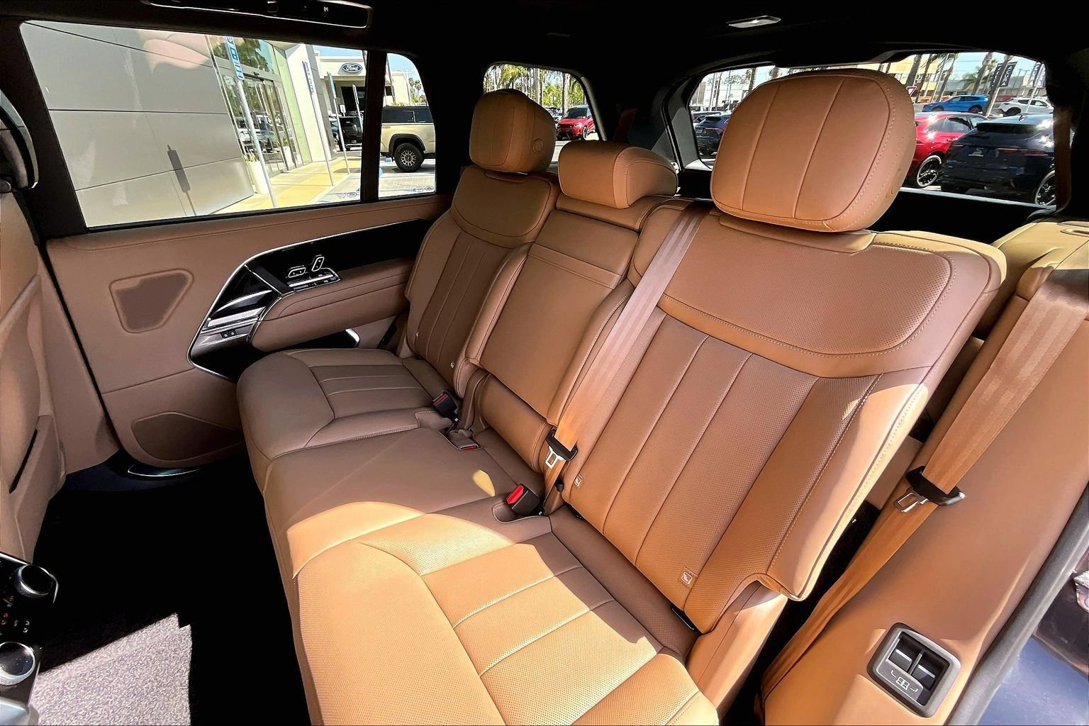 New 2026 Land Rover Range Rover Long Wheelbase SE AWD/4WD image 10
