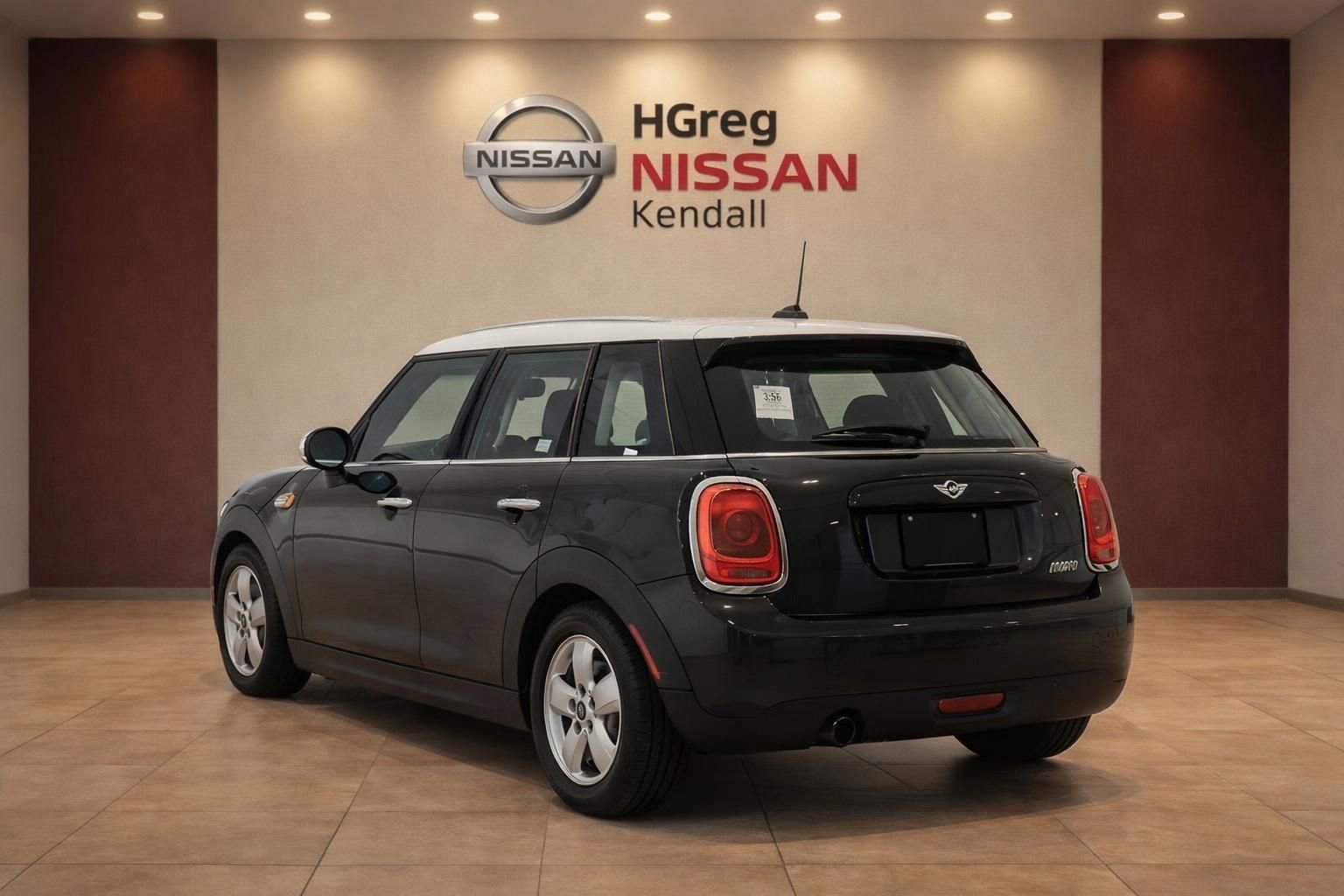 Used 2017 MINI Cooper 4-Door Hardtop image 4