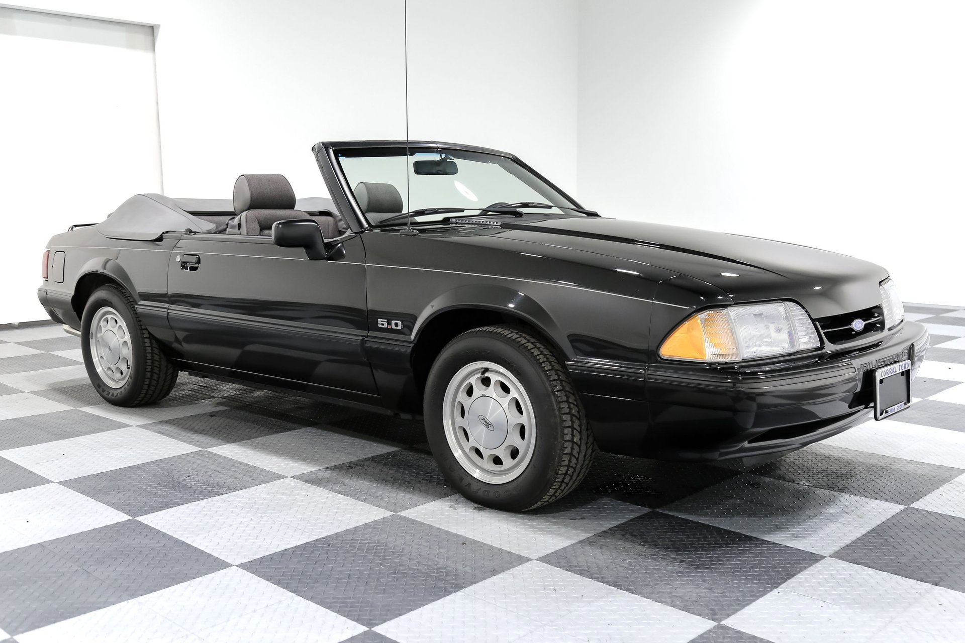 Used 1989 Ford Mustang LX RWD image 1