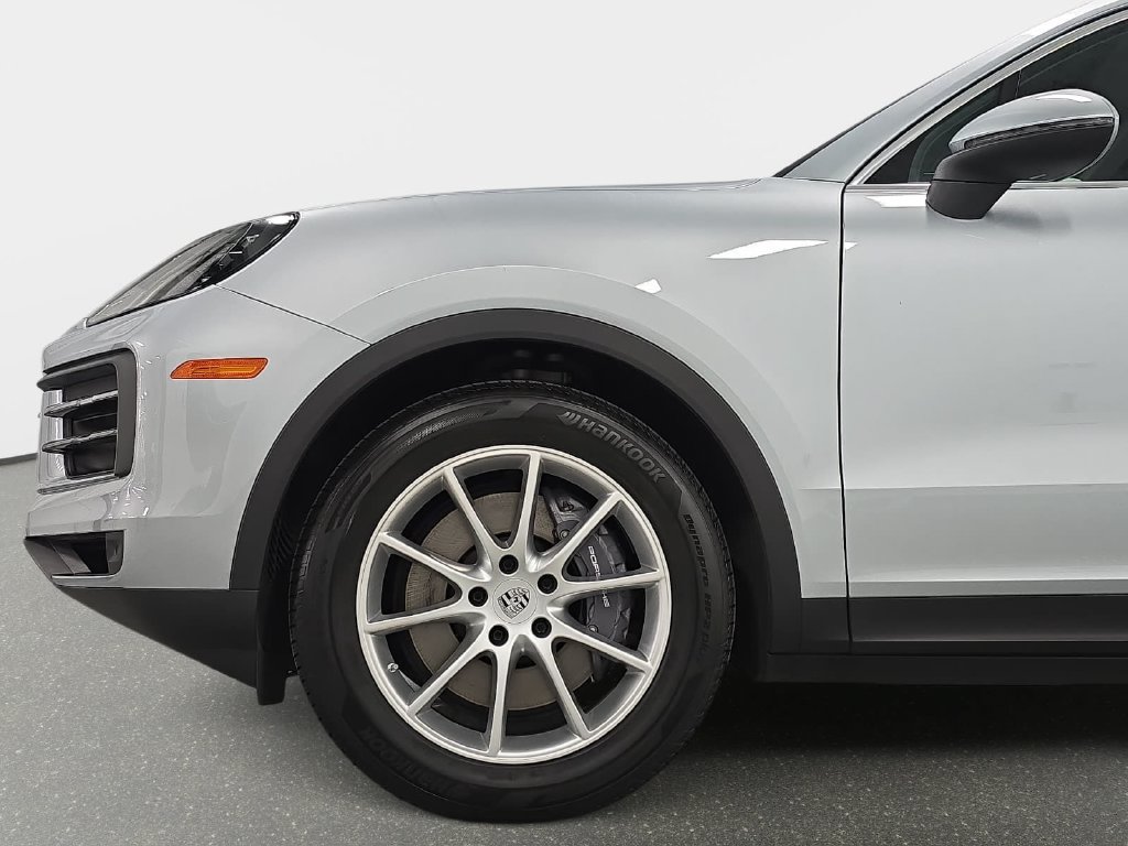 Certified 2024 Porsche Cayenne AWD/4WD image 10