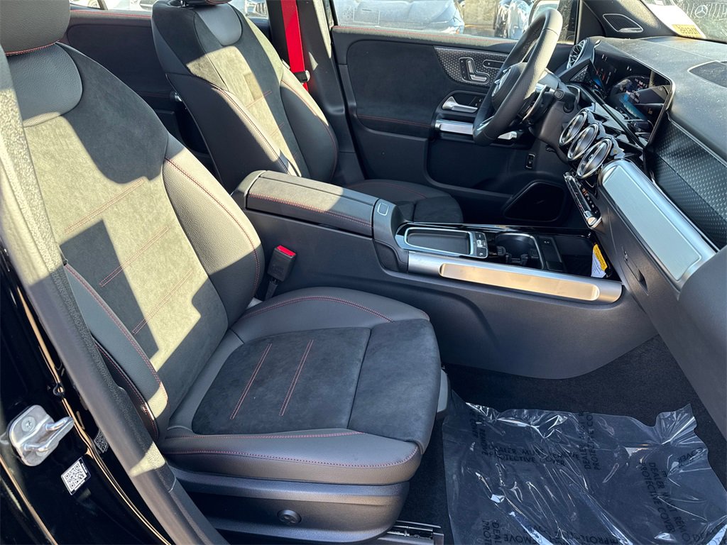 New 2025 Mercedes-Benz GLB 35 AMG 4MATIC image 14
