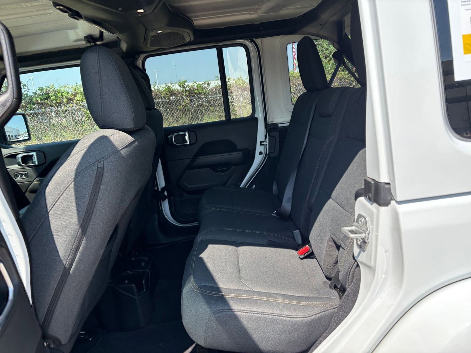 Used 2025 Jeep Wrangler Sahara image 23