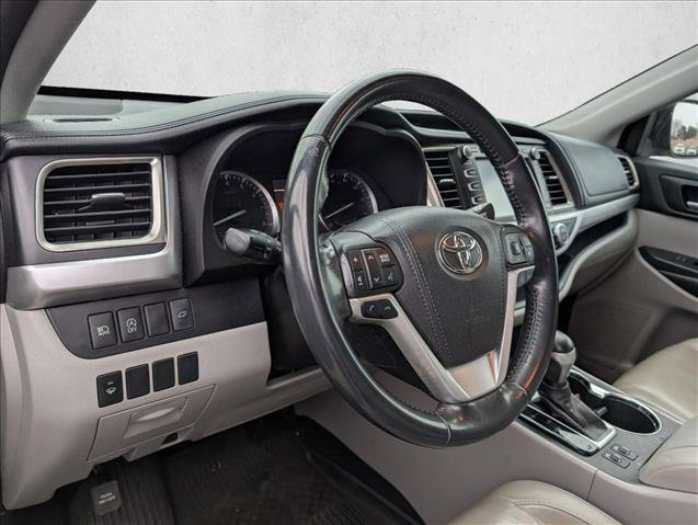 Used 2017 Toyota Highlander XLE image 9