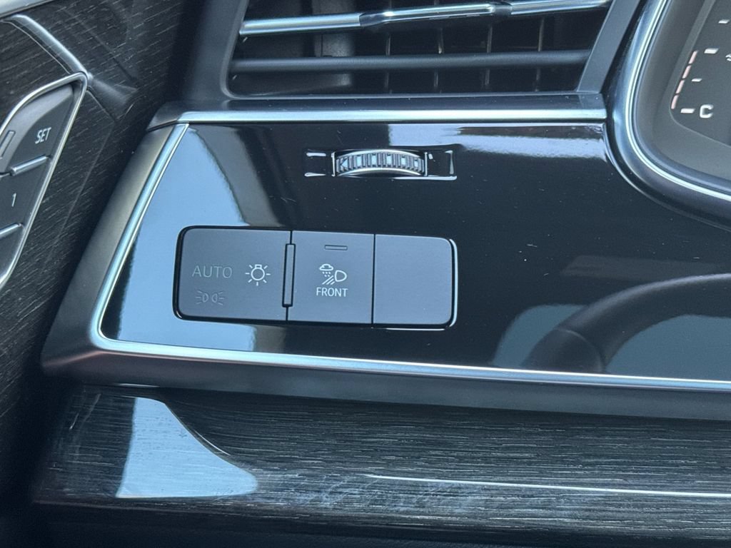 Used 2023 Audi Q7 3.0T Premium AWD/4WD image 36