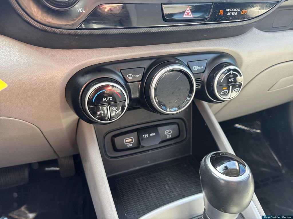 Certified 2023 Hyundai Venue SEL image 42