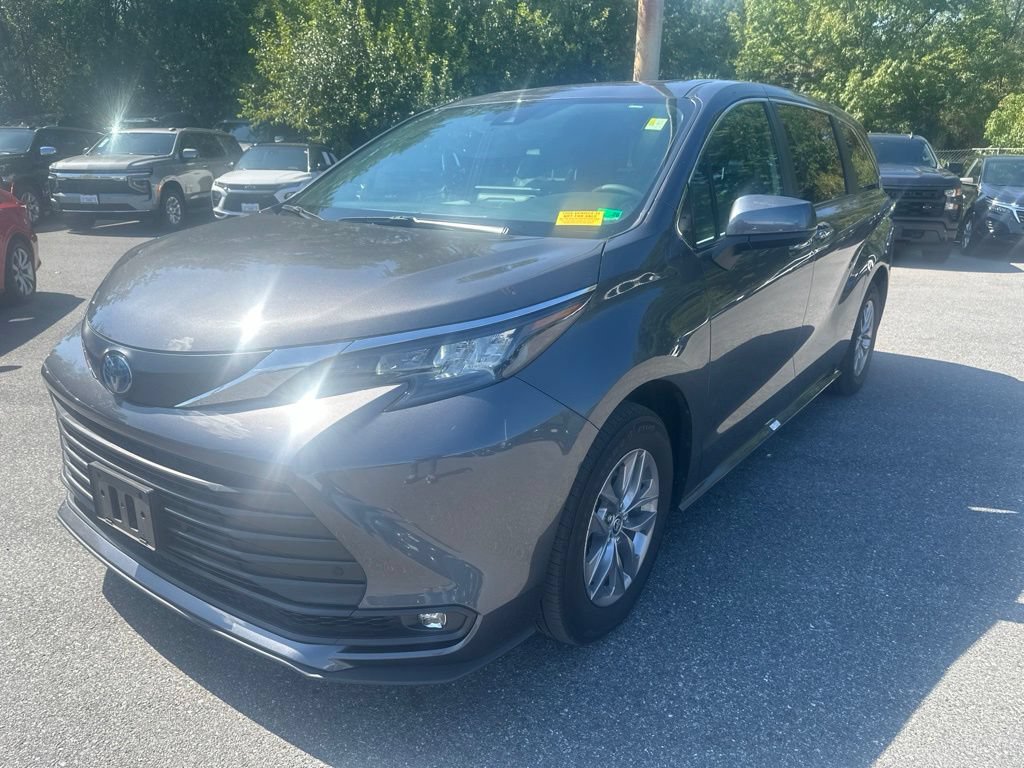Used 2025 Toyota Sienna XLE