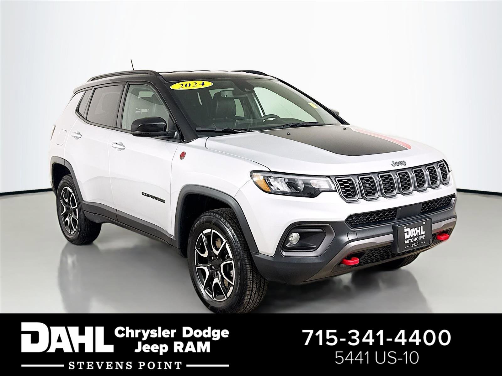Used 2024 Jeep Compass Trailhawk AWD/4WD image 1