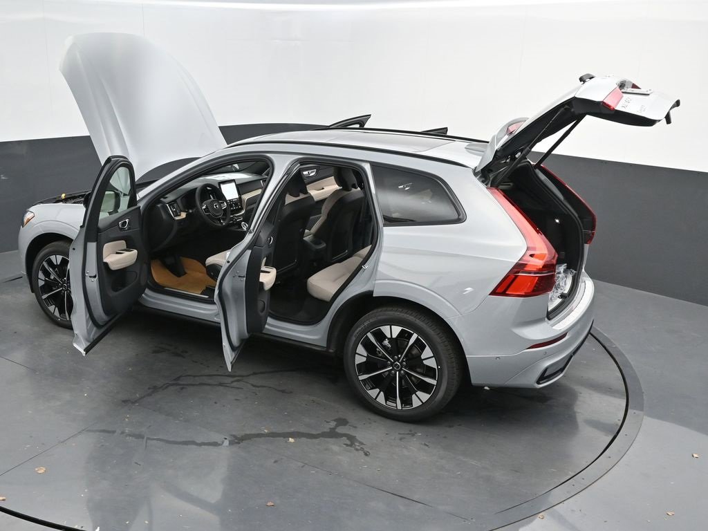 New 2026 Volvo XC60 B5 Plus w/ Protection Package Premier image 33