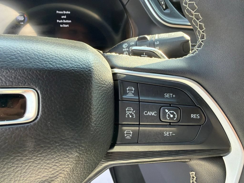 Used 2025 Jeep Grand Cherokee Altitude AWD/4WD image 28