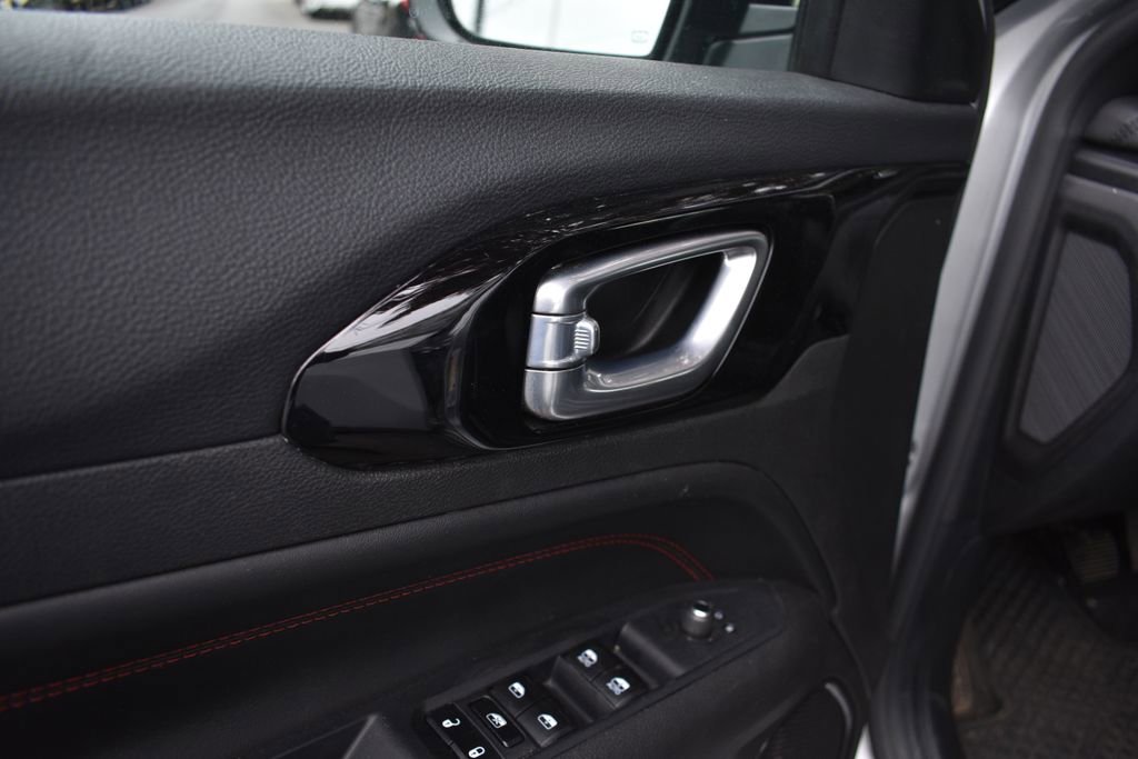 Used 2025 Jeep Compass Trailhawk AWD/4WD image 13