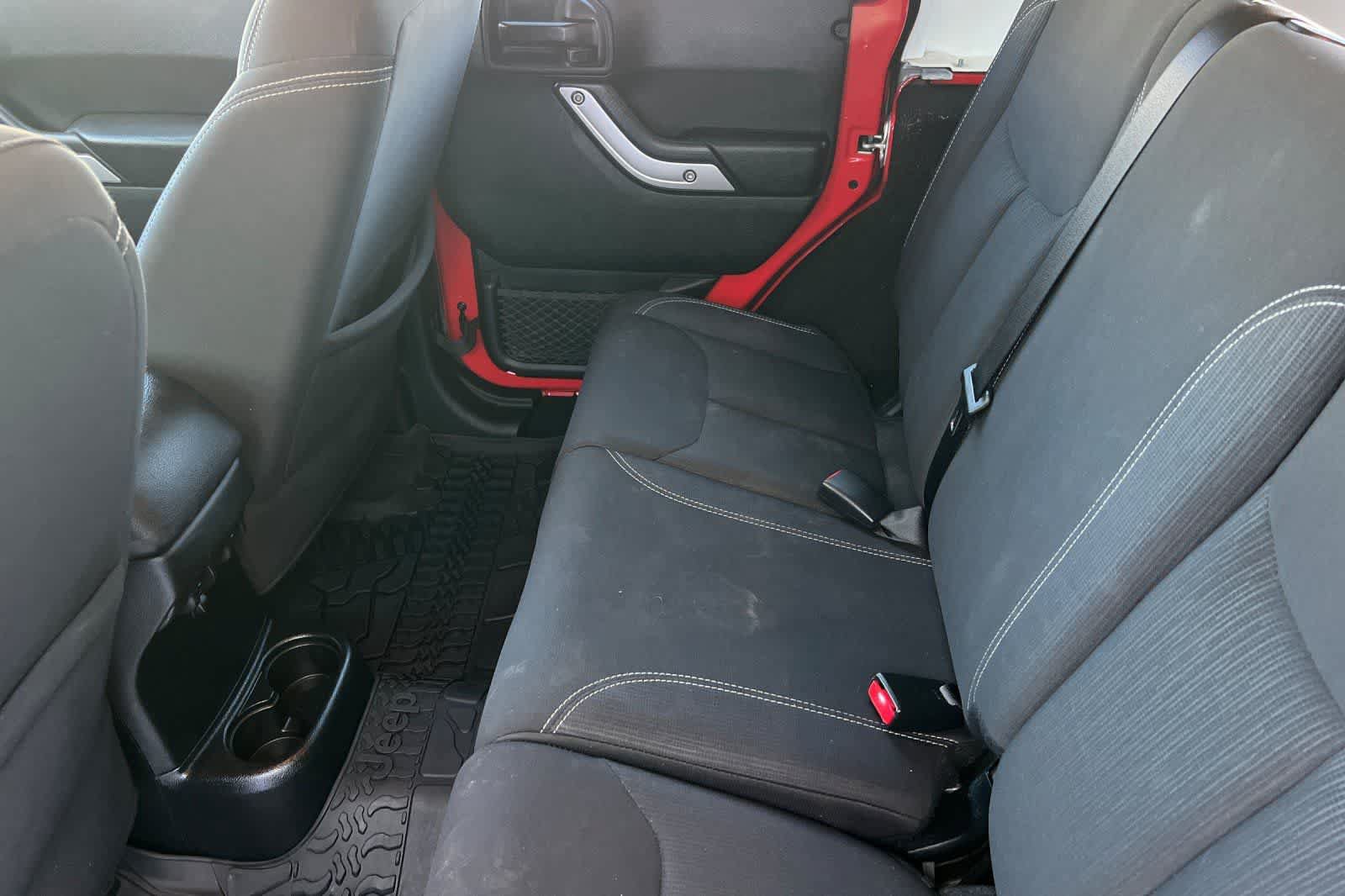 Used 2018 Jeep Wrangler Unlimited Sahara AWD/4WD image 5