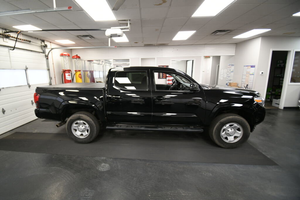 Used 2022 Toyota Tacoma SR w/ SR Convenience Package RWD image 9