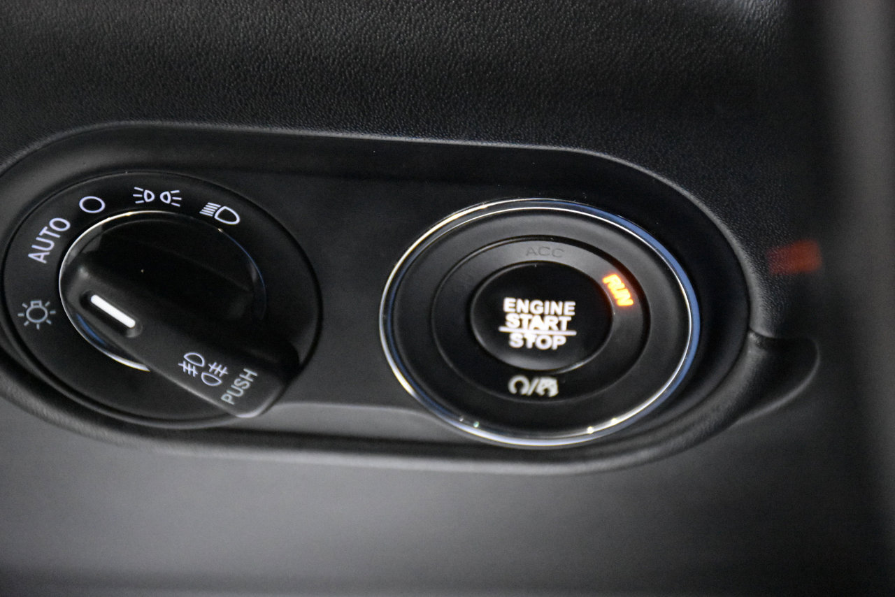 Used 2017 Maserati Levante w/ Luxury Package image 33