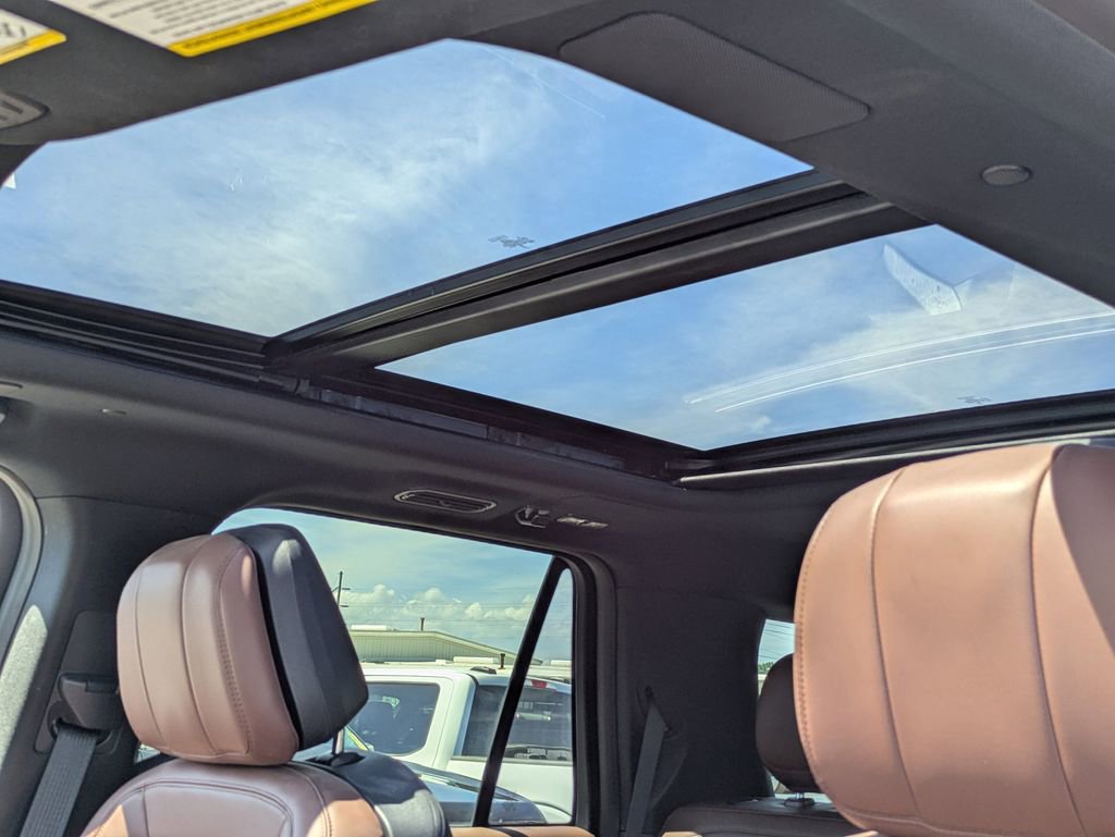 Used 2025 Lincoln Navigator Reserve AWD/4WD image 16