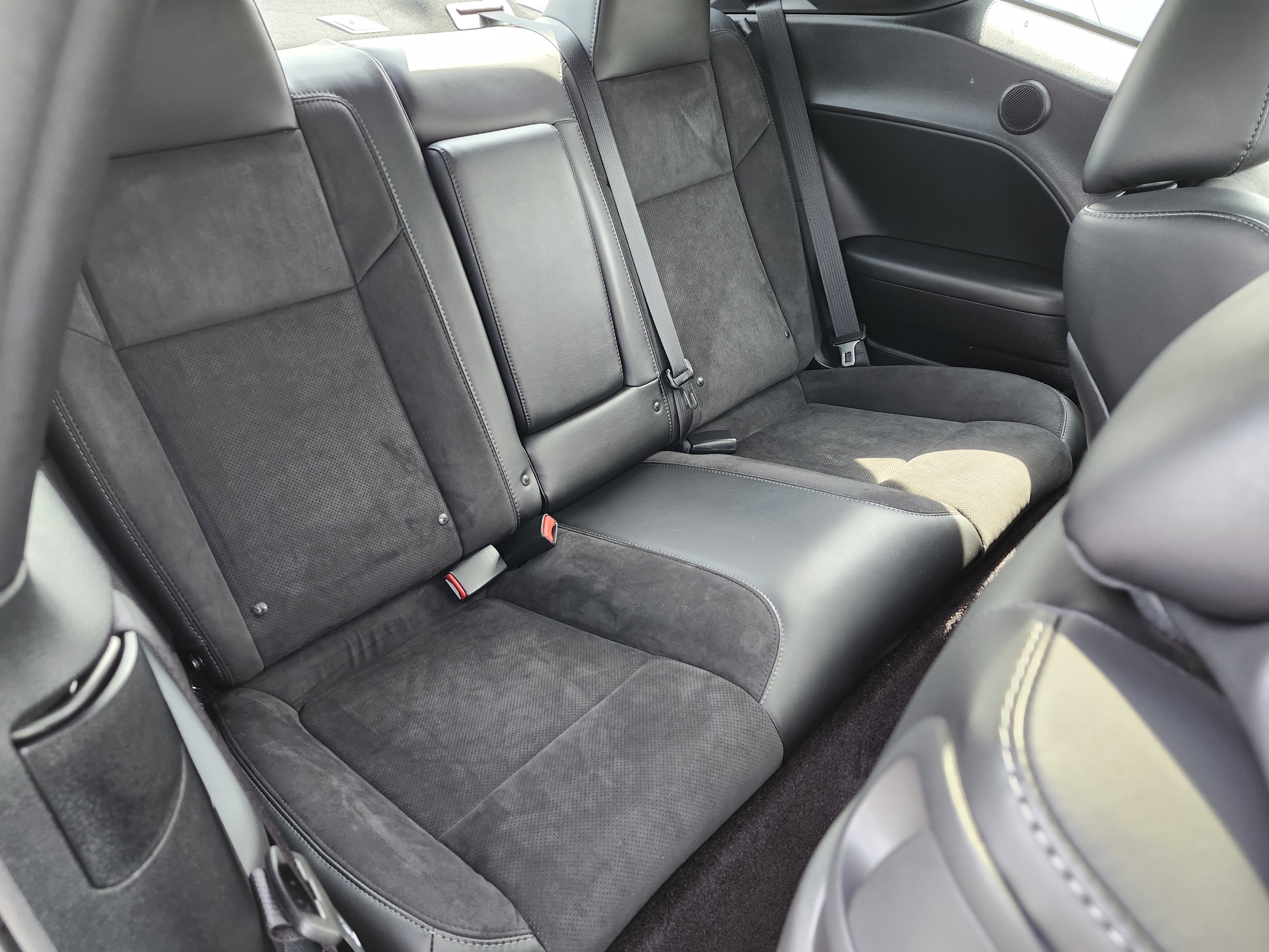 Used 2017 Dodge Challenger R/T Plus image 30