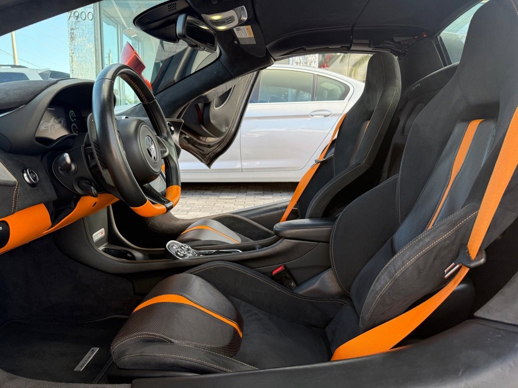 Used 2020 McLaren 570S Spider image 13