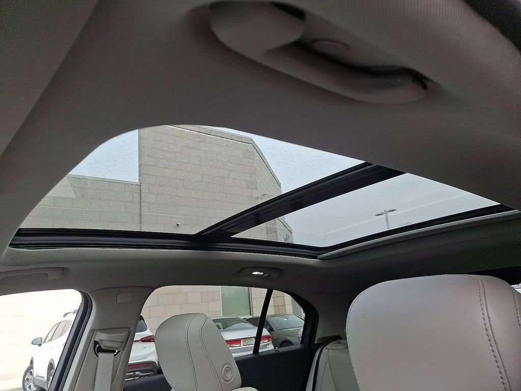 Certified 2022 Cadillac XT4 Luxury w/ Cold Weather Package image 15