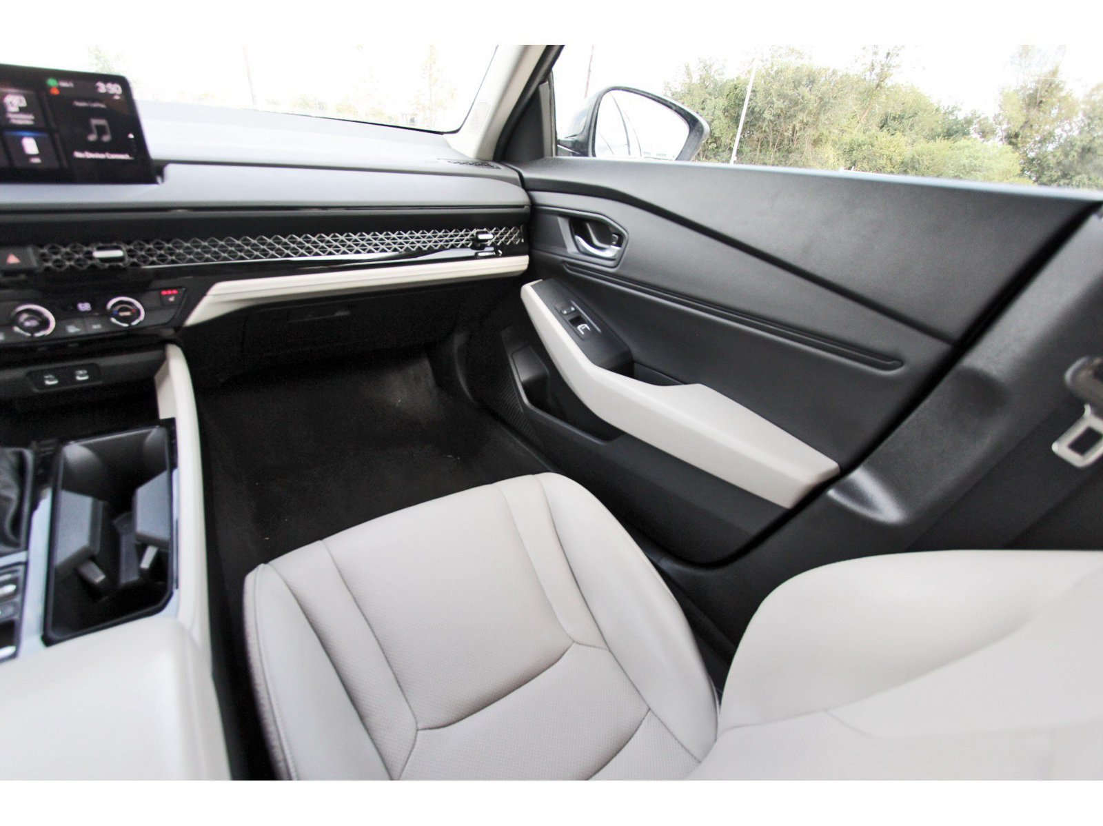 Used 2024 Honda Accord EX-L image 11