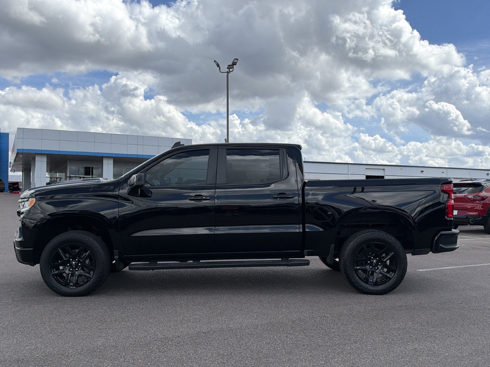 Used 2025 Chevrolet Silverado 1500 LT Trail Boss w/ Convenience Package II AWD/4WD image 2