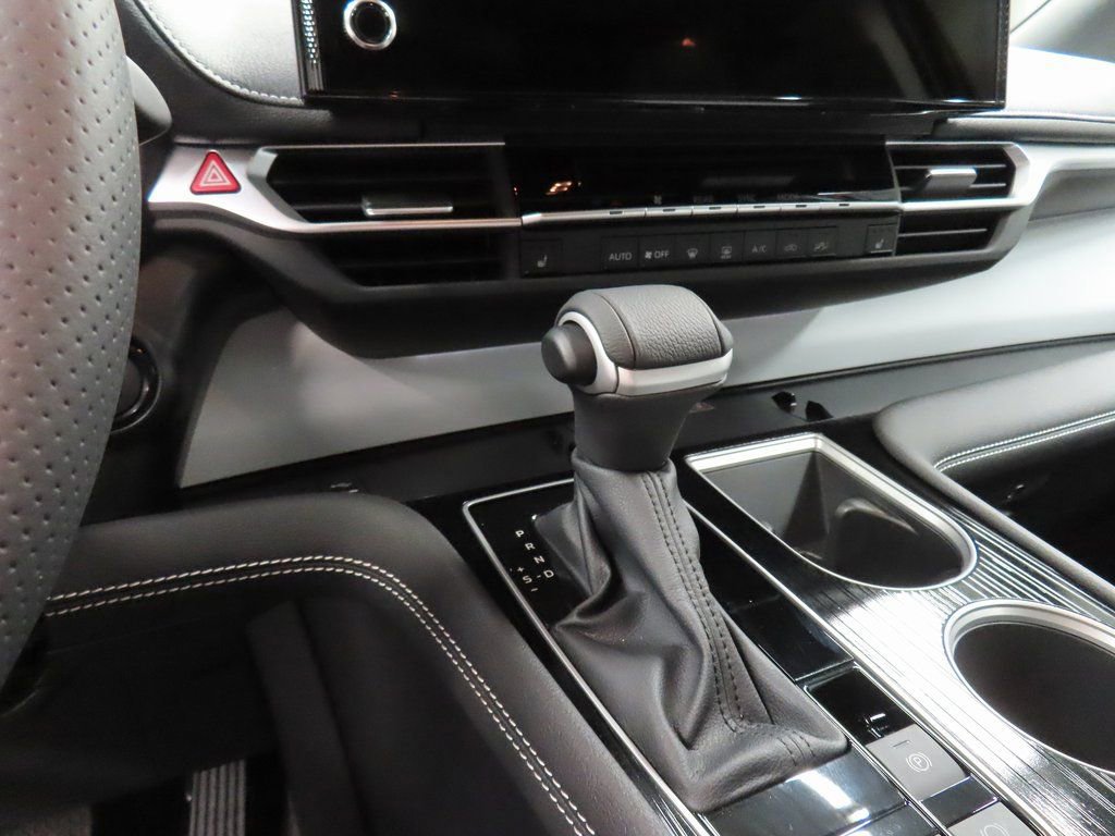 Used 2025 Toyota Sienna XSE image 46