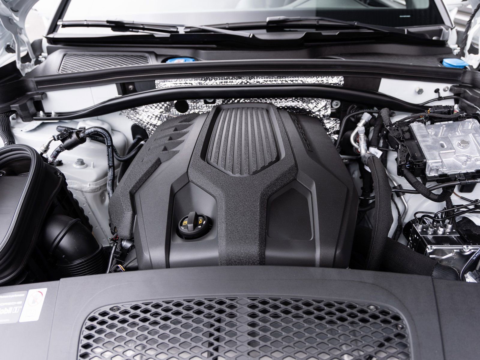 Certified 2026 Porsche Macan AWD/4WD image 35