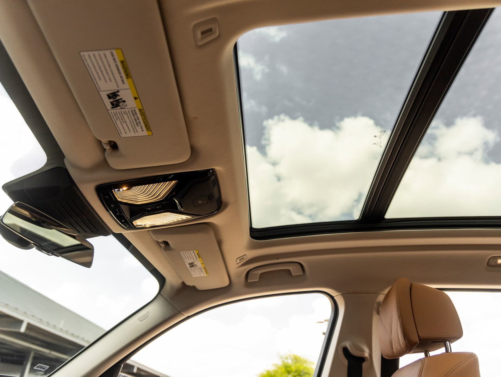 Used 2023 BMW X7 xDrive40i w/ Premium Package image 23