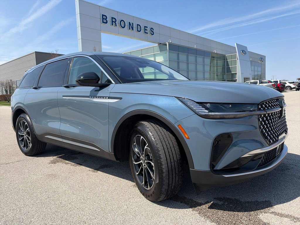 Used 2025 Lincoln Nautilus Premier AWD/4WD image 1