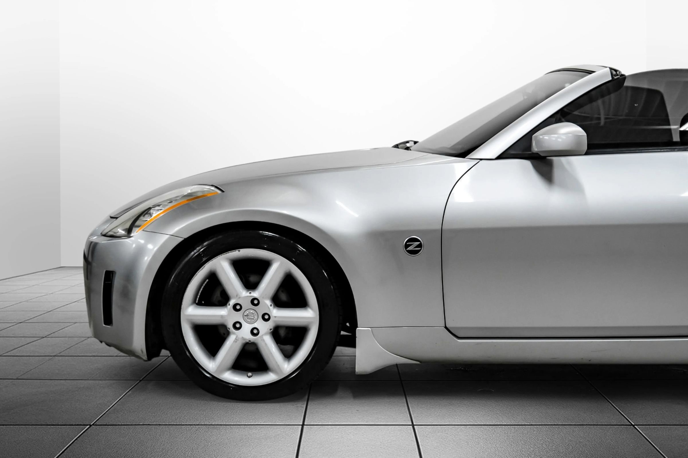 Used 2005 Nissan 350Z Touring RWD image 12