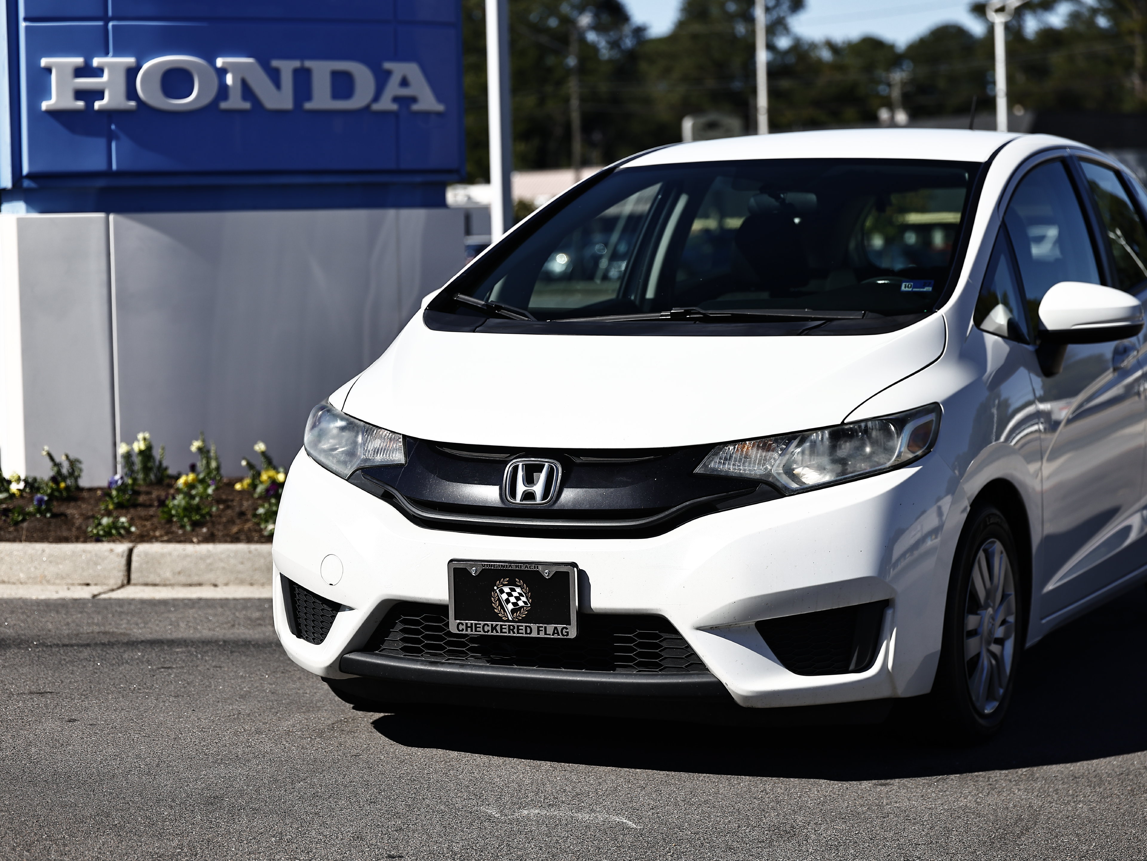 Used 2017 Honda Fit LX image 2