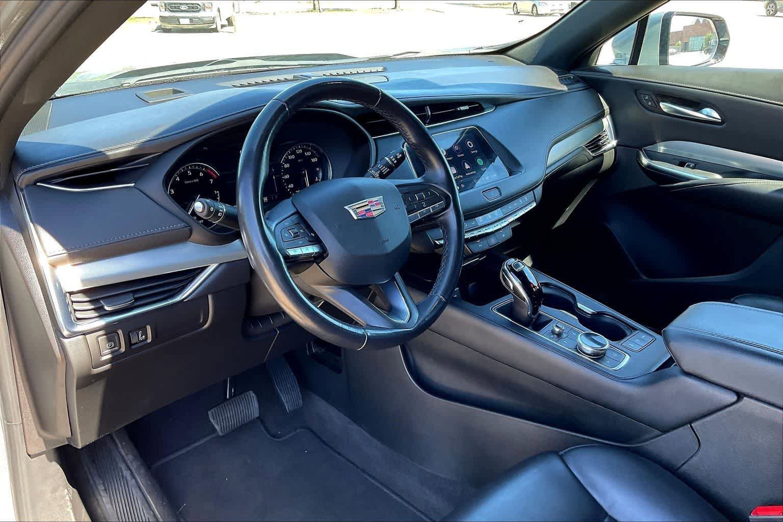 Used 2023 Cadillac XT4 Premium Luxury image 2