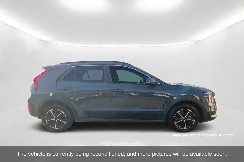 Used 2025 Kia Niro EX FWD image 4