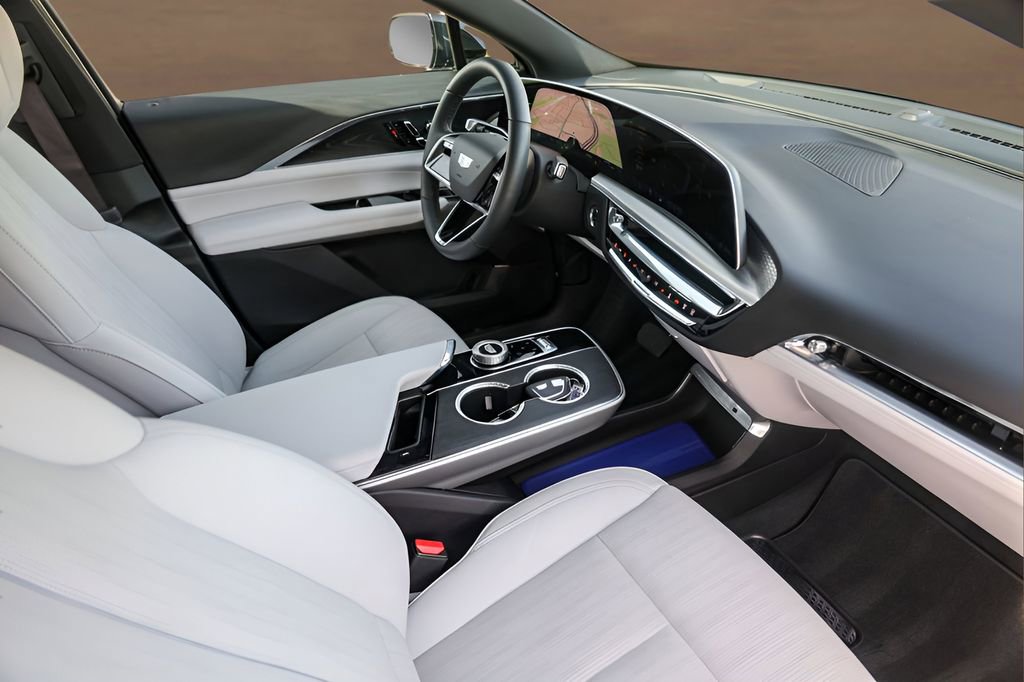 Certified 2024 Cadillac Lyriq Sport image 29