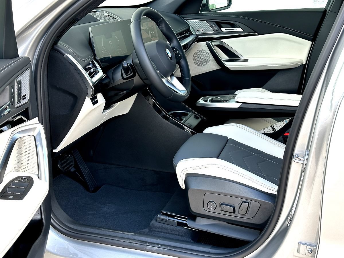 New 2026 BMW X1 xDrive28i w/ Technology Package AWD/4WD image 10