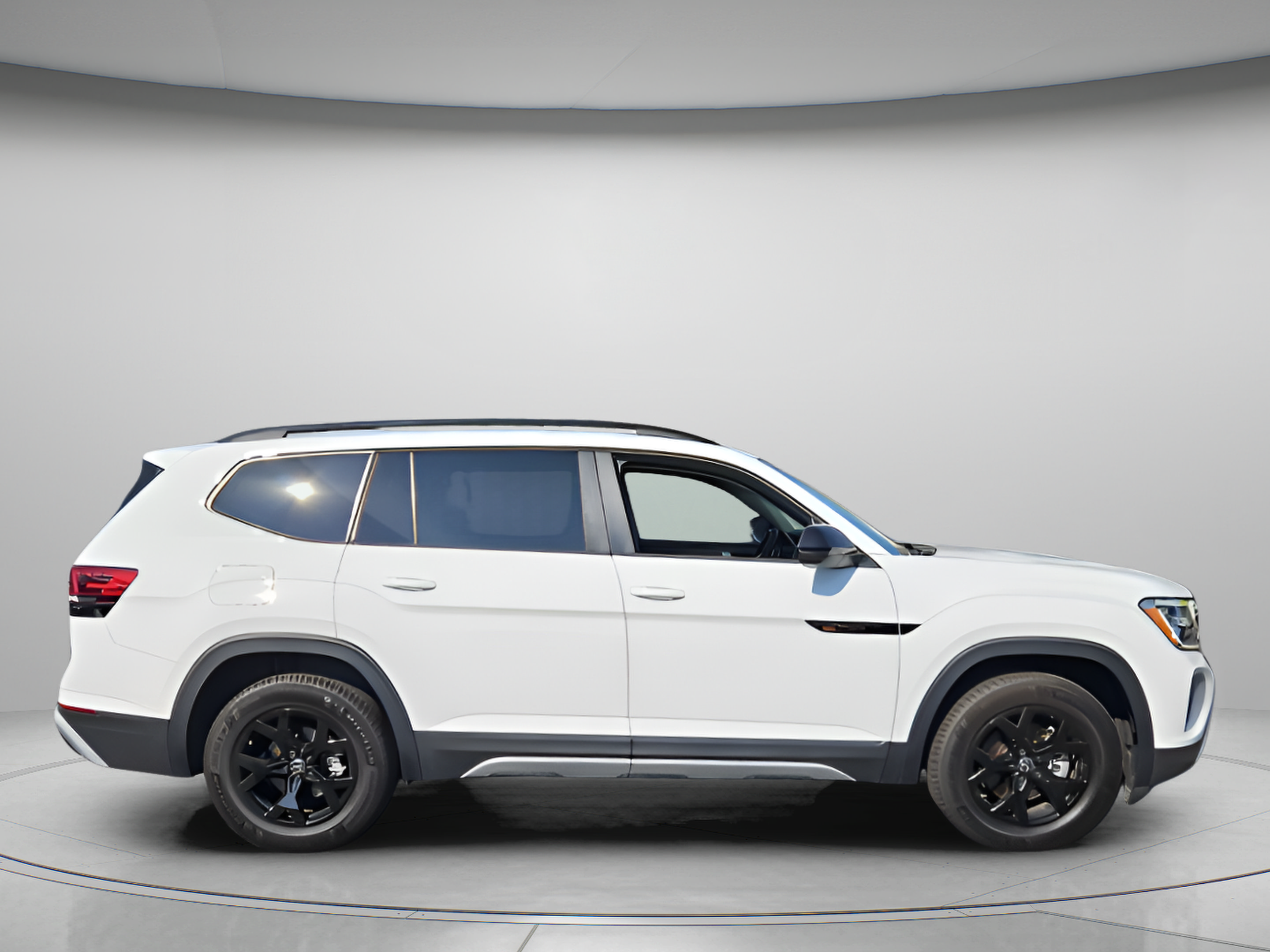 Used 2024 Volkswagen Atlas Peak Edition SE AWD/4WD image 6