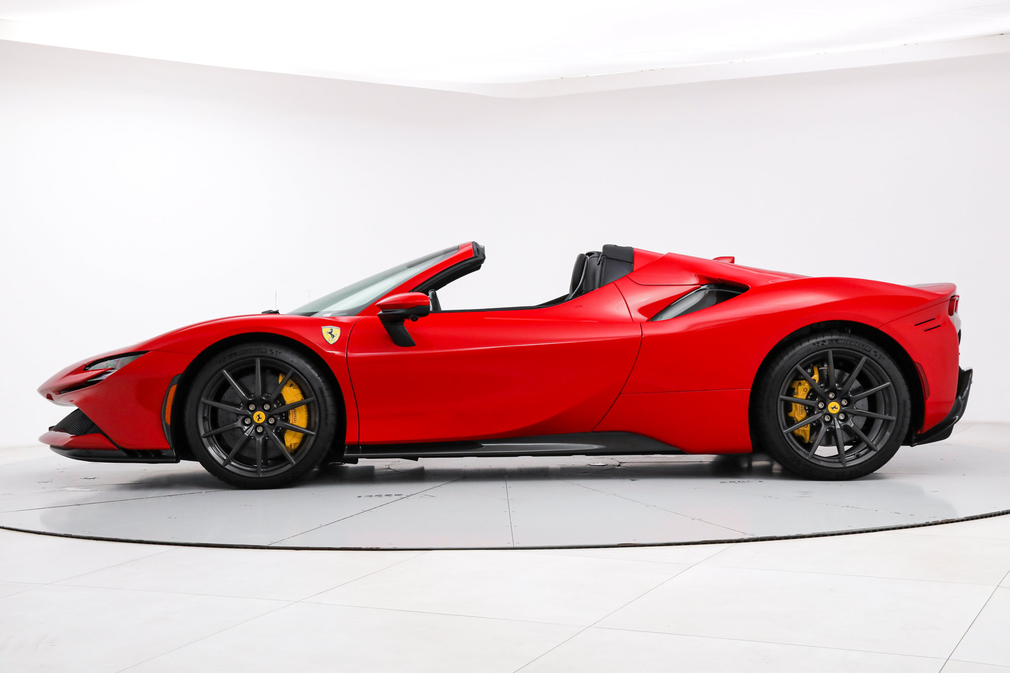 Certified 2025 Ferrari SF90 Spider AWD/4WD image 2