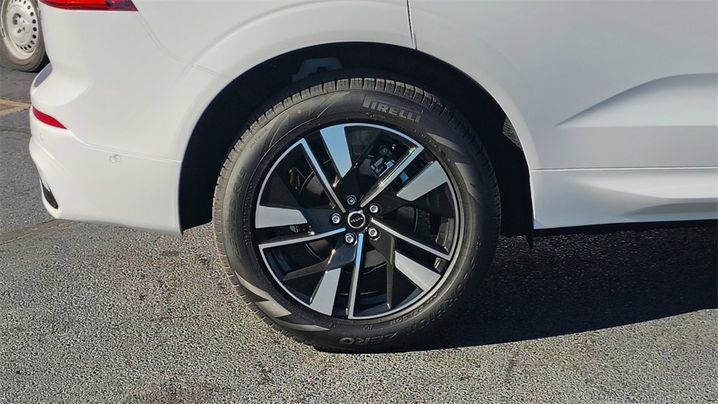 New 2026 Volvo XC60 B5 Plus w/ Climate Package image 28