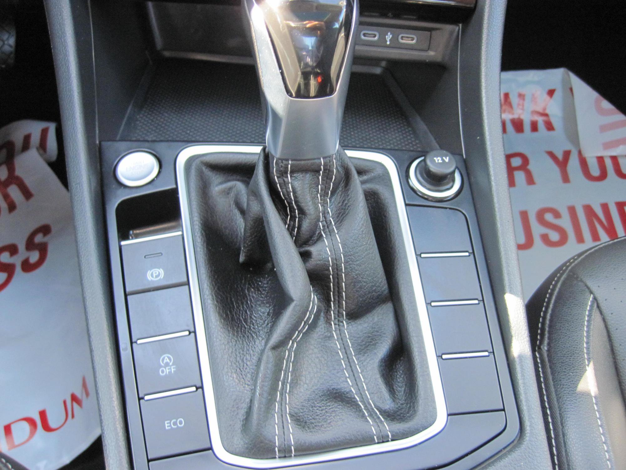 Used 2024 Volkswagen Jetta SE FWD image 17