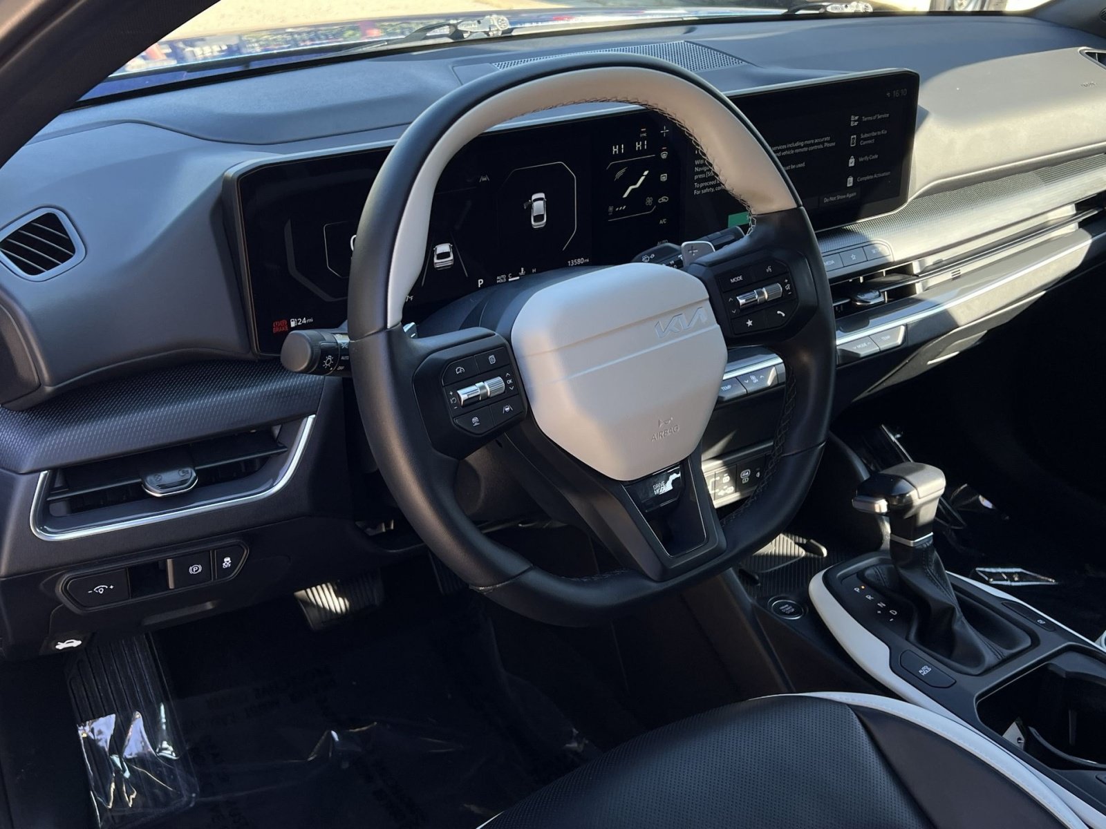 Used 2025 Kia K4 GT-Line w/ GT-Line Premium Package FWD image 21