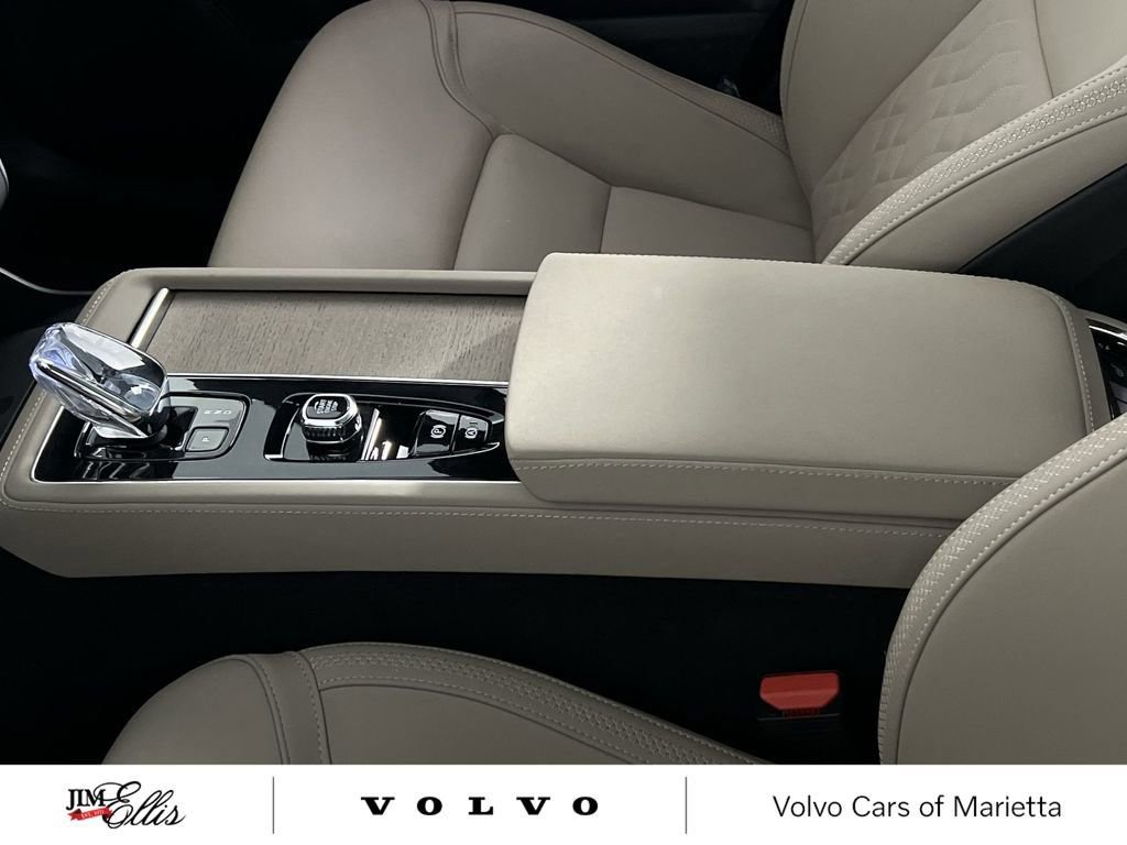 Certified 2025 Volvo XC90 B5 Plus image 25