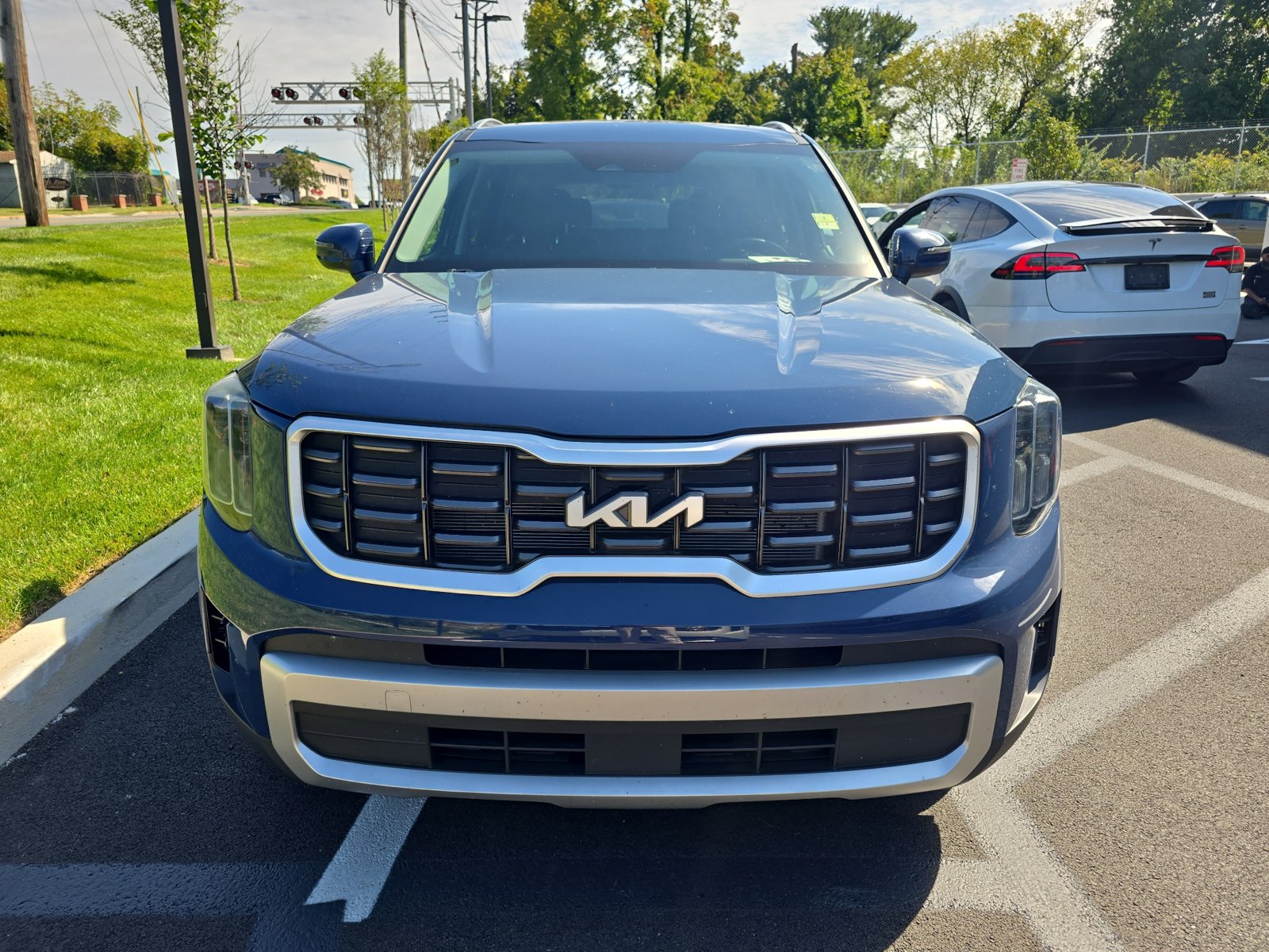 Used 2023 Kia Telluride S w/ S Sunroof Package AWD/4WD image 3