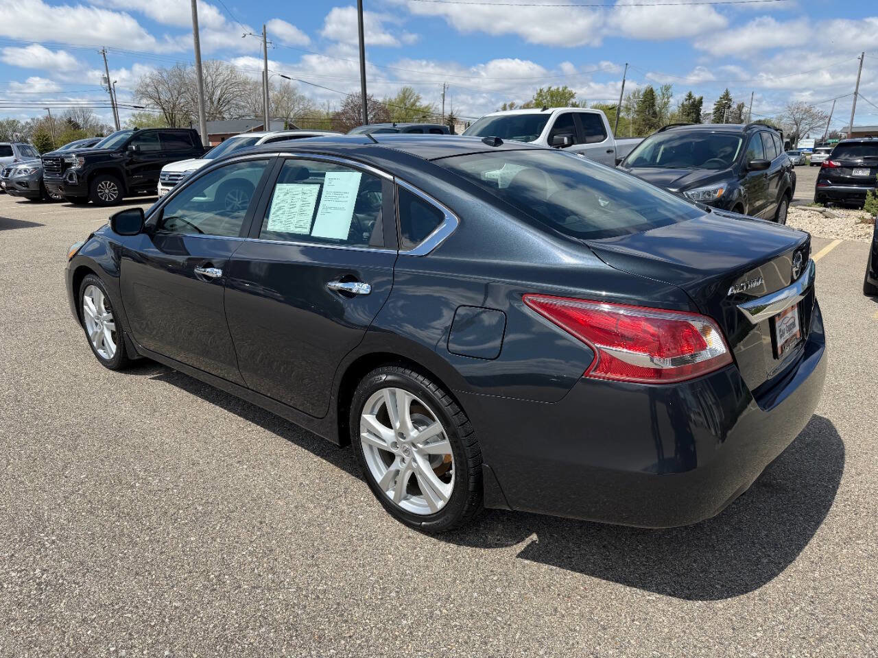 Used 2013 Nissan Altima 3.5 SL w/ Technology Pkg FWD image 3