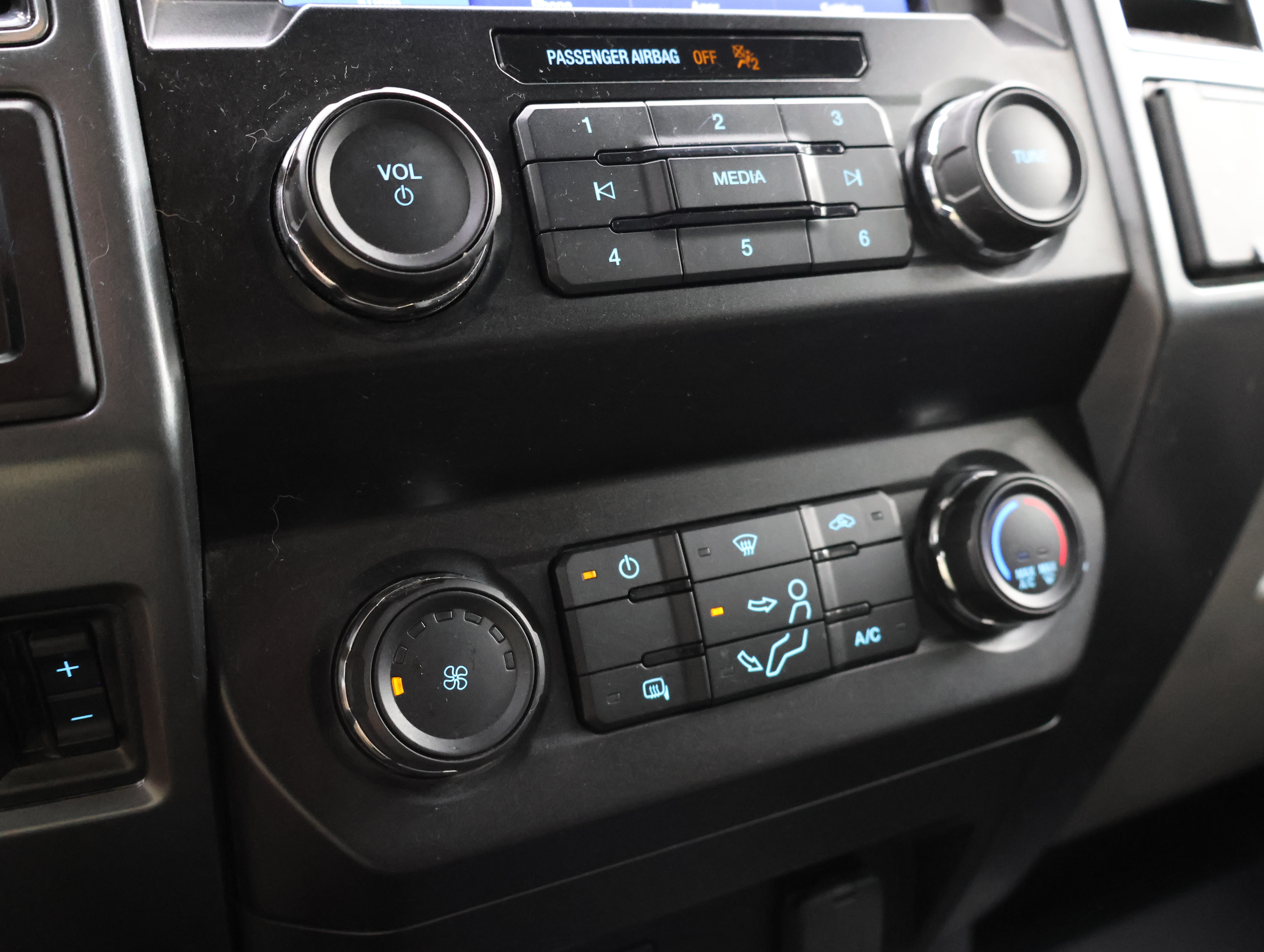 Used 2022 Ford F250 XLT w/ FX4 Off-Road Package AWD/4WD image 37