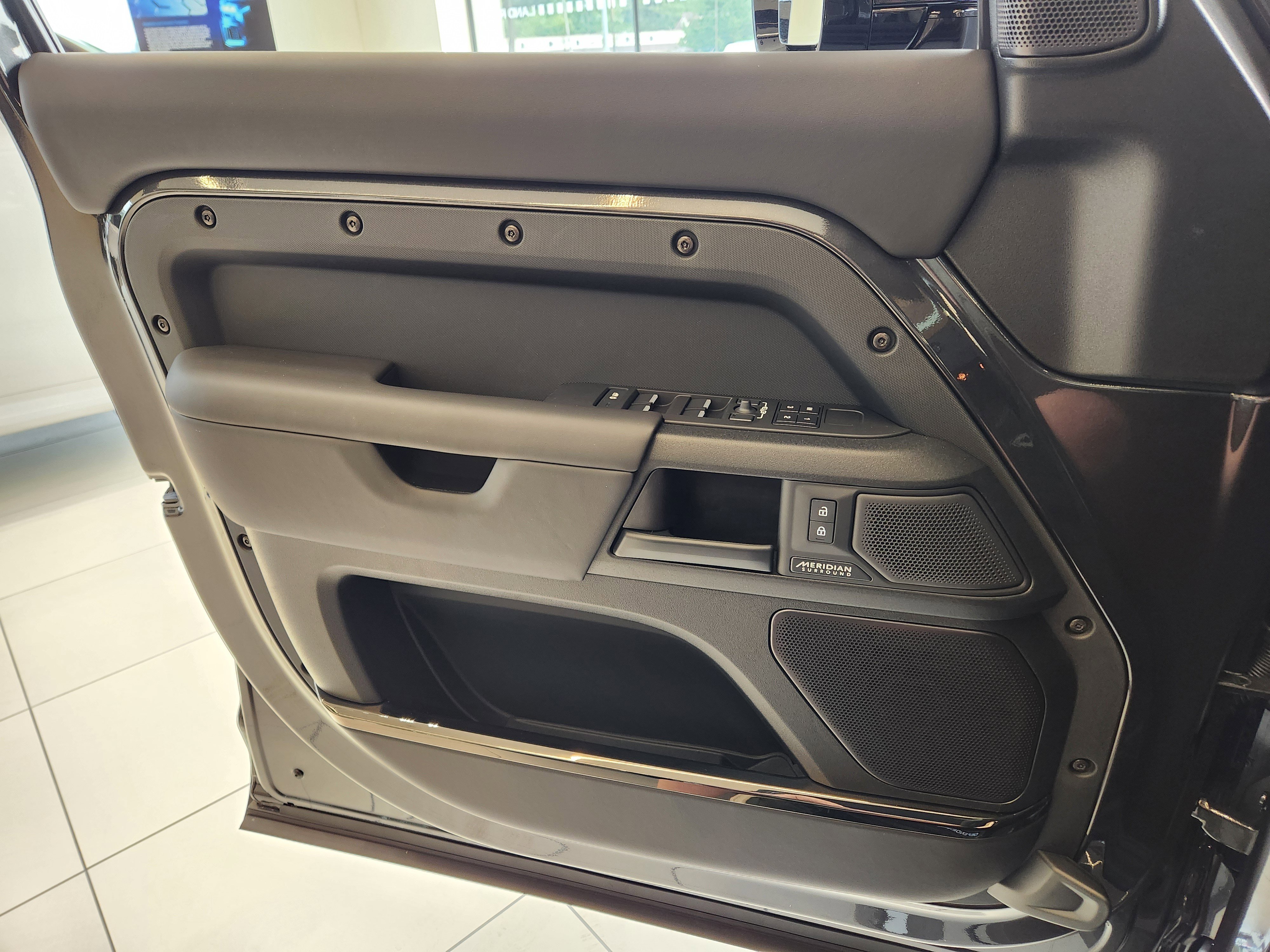 Used 2025 Land Rover Defender 110 AWD/4WD image 16