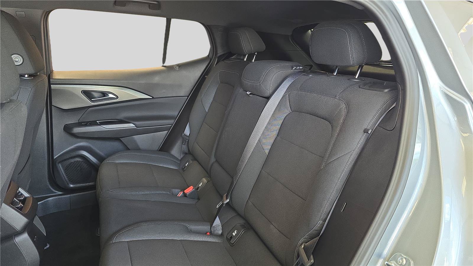 Used 2026 Chevrolet Equinox EV LT FWD image 18