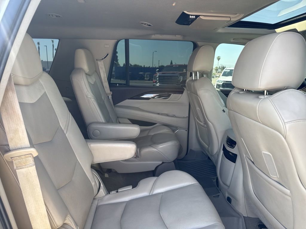Used 2015 Cadillac Escalade Luxury AWD/4WD image 12